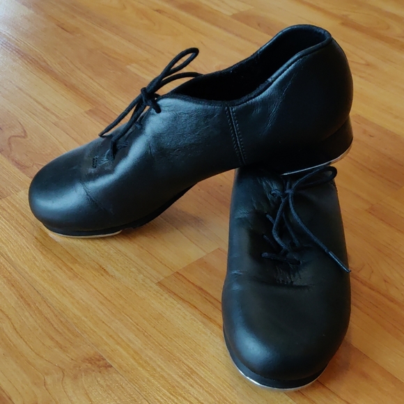 Capezio Shoes - EUC Women's black leather tap shoes